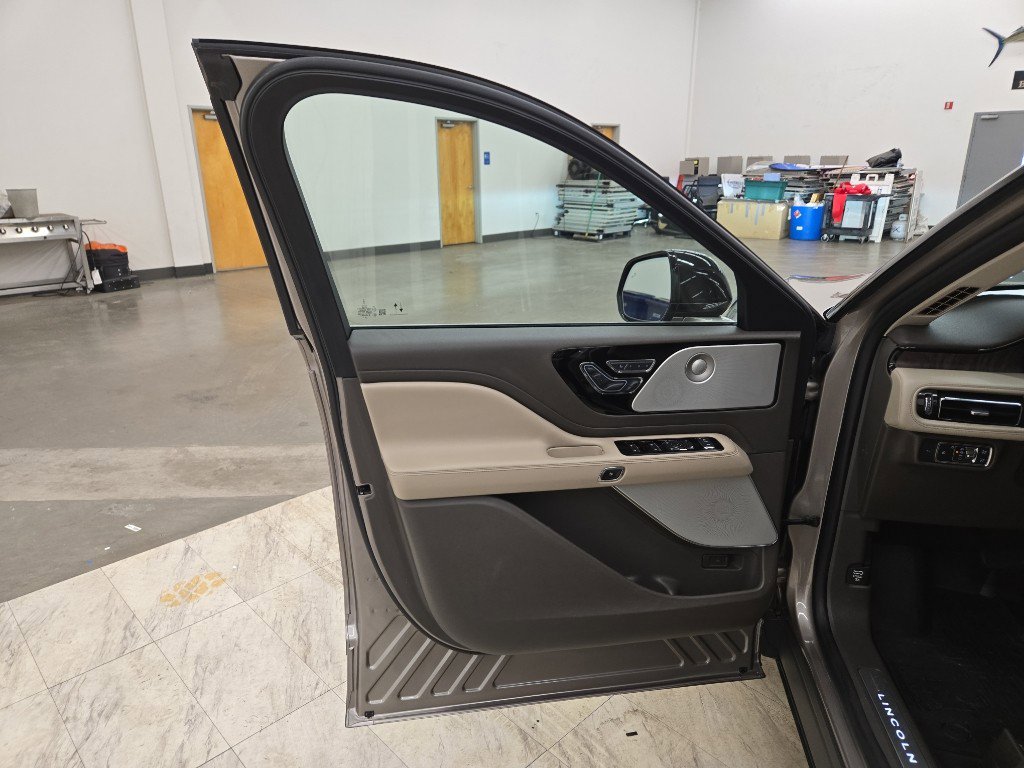 Used 2020 Lincoln Aviator Reserve w/ Equipment Group 201A image 21