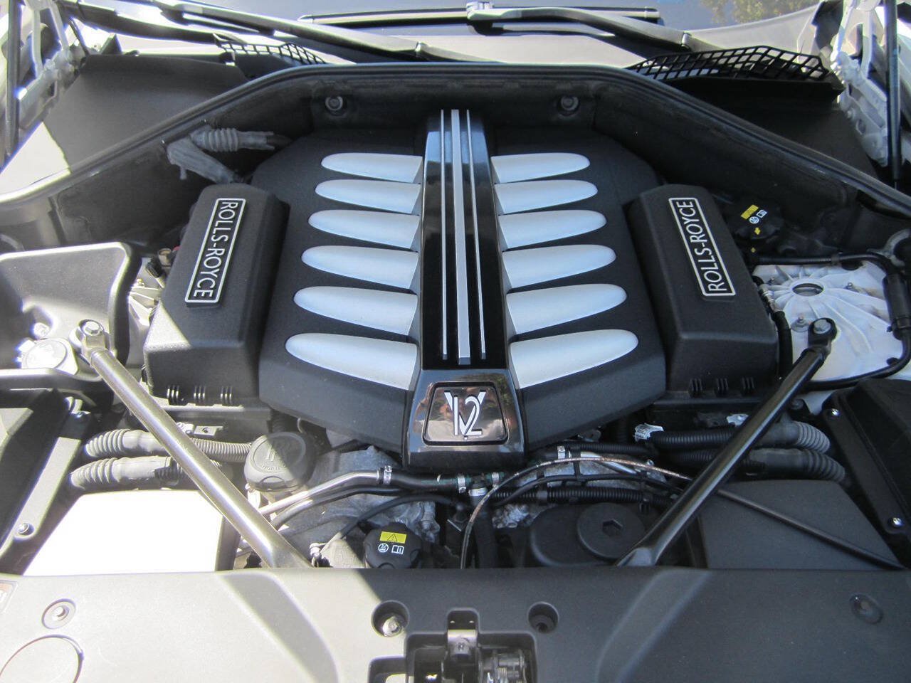 Used 2016 Rolls-Royce Dawn RWD image 15