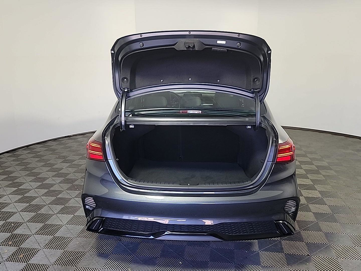 Used 2023 Kia Forte GT-Line image 8