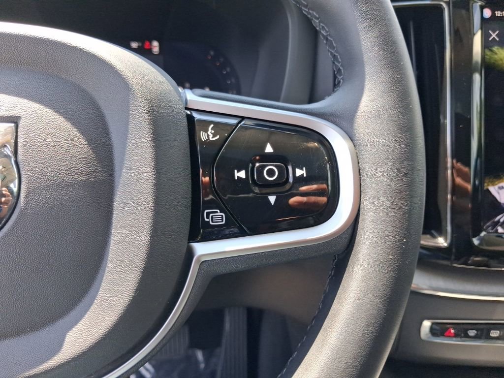 Used 2025 Volvo XC60 B5 Plus image 20