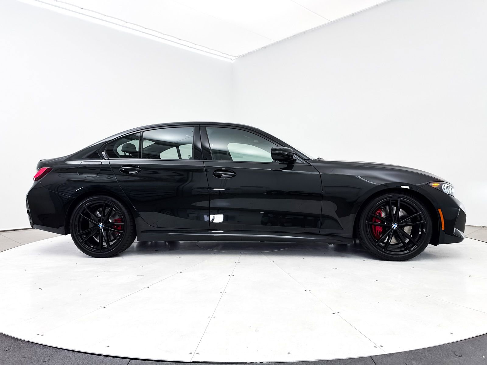 Used 2023 BMW 330i Sedan w/ M Sport Package RWD image 39