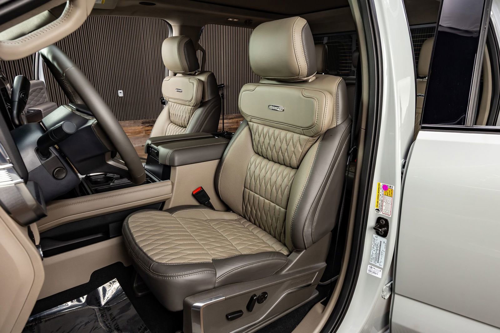 Used 2025 Ford F450 Platinum w/ Platinum Plus Package image 28