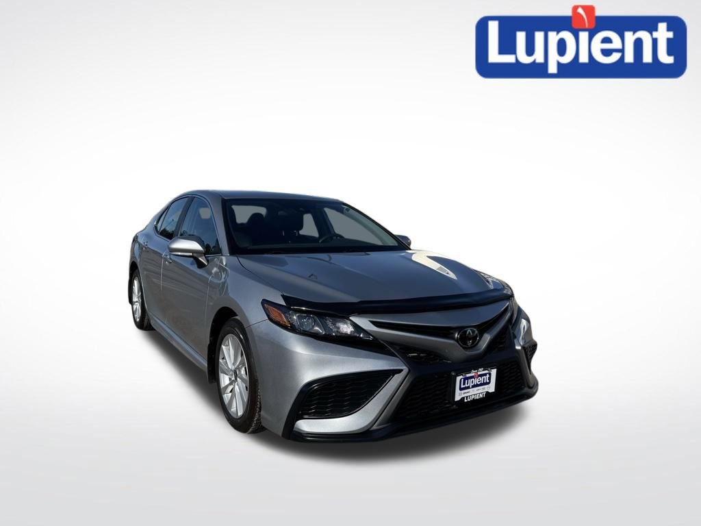 Used 2024 Toyota Camry SE image 1
