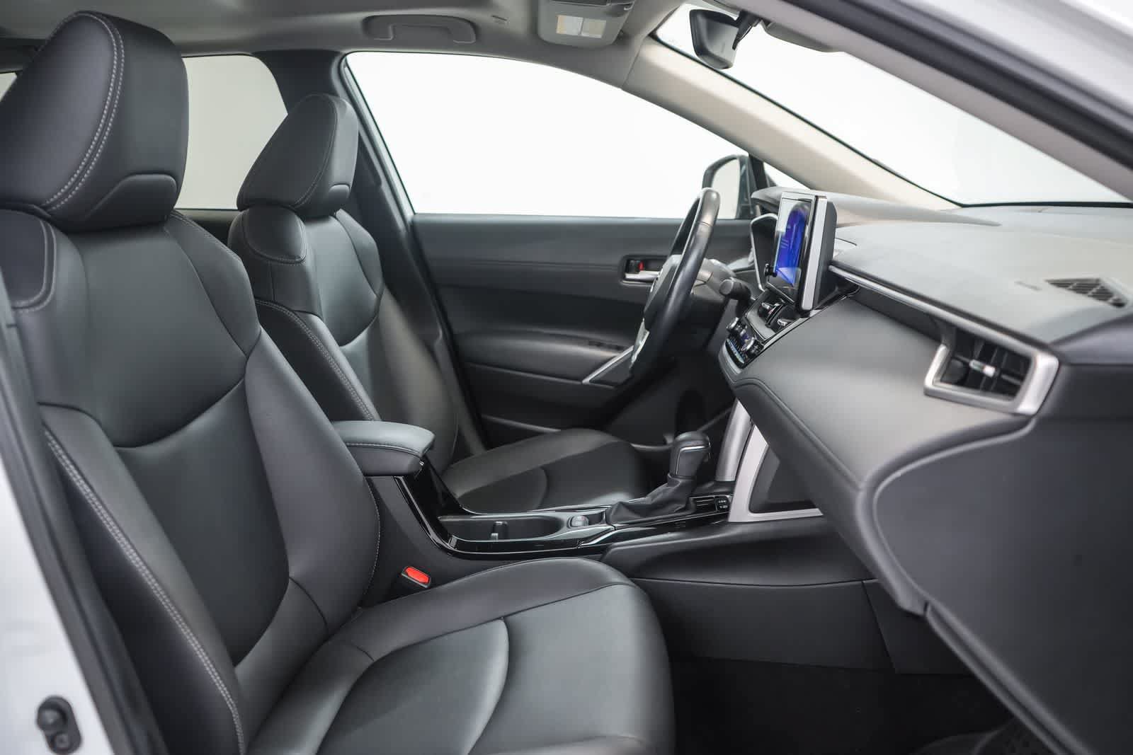 Used 2023 Toyota Corolla Cross XLE w/ Convenience Package FWD image 19