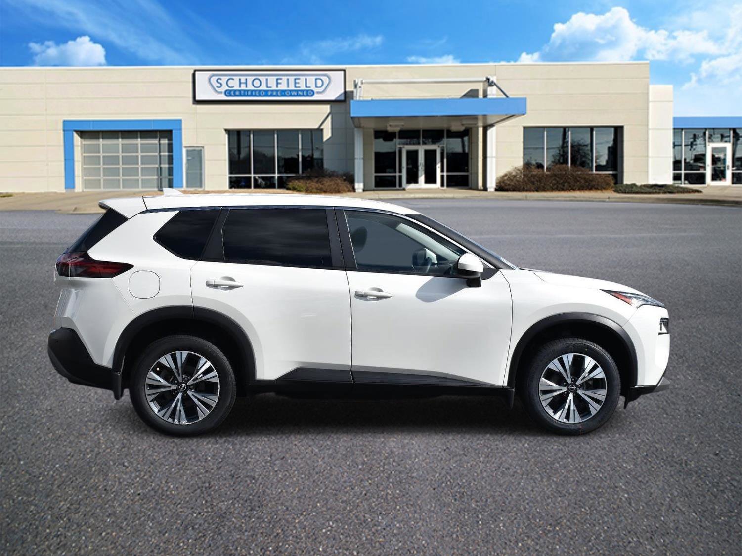 Used 2023 Nissan Rogue SV image 2