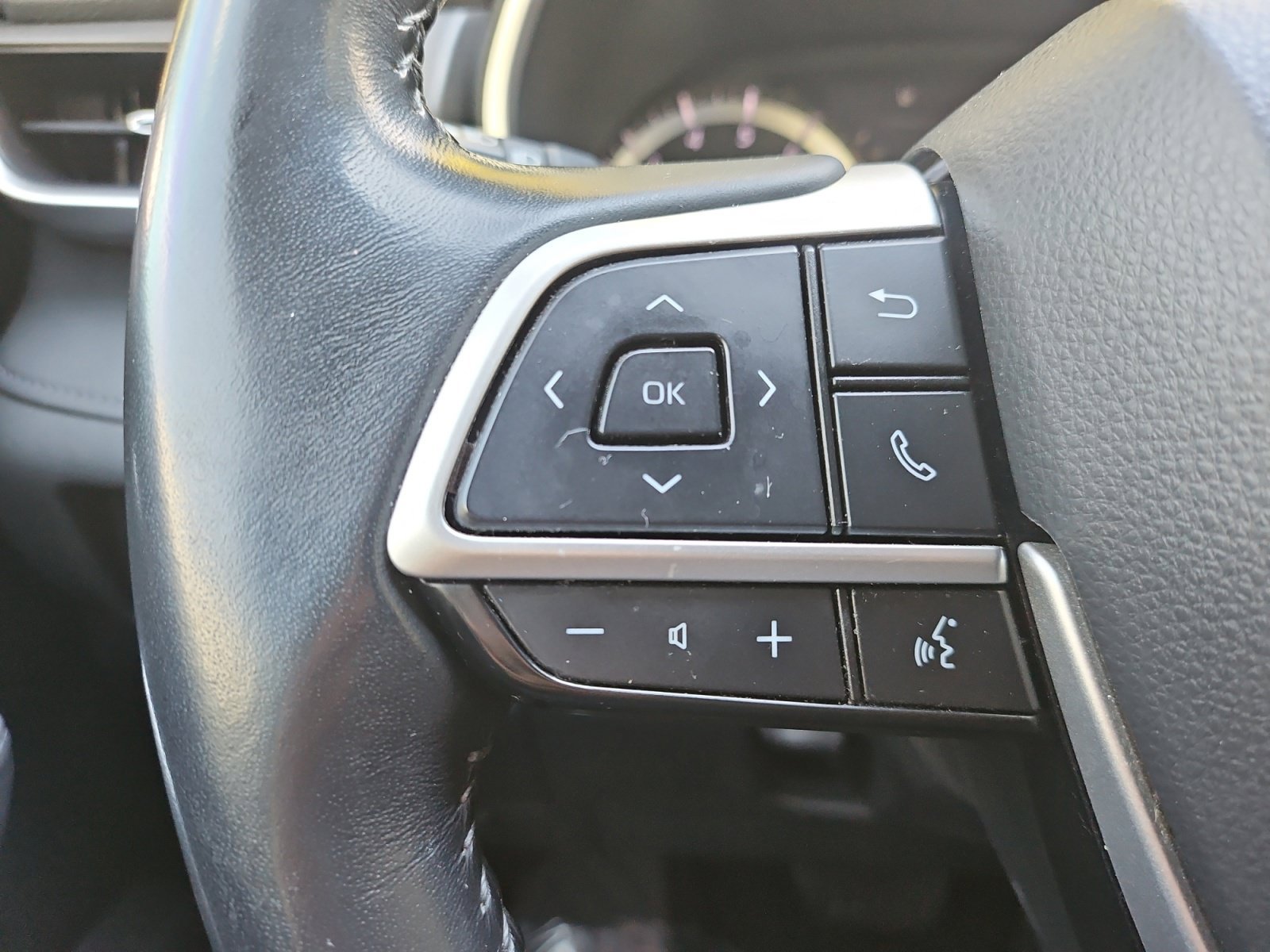 Used 2022 Toyota Highlander XLE FWD image 24