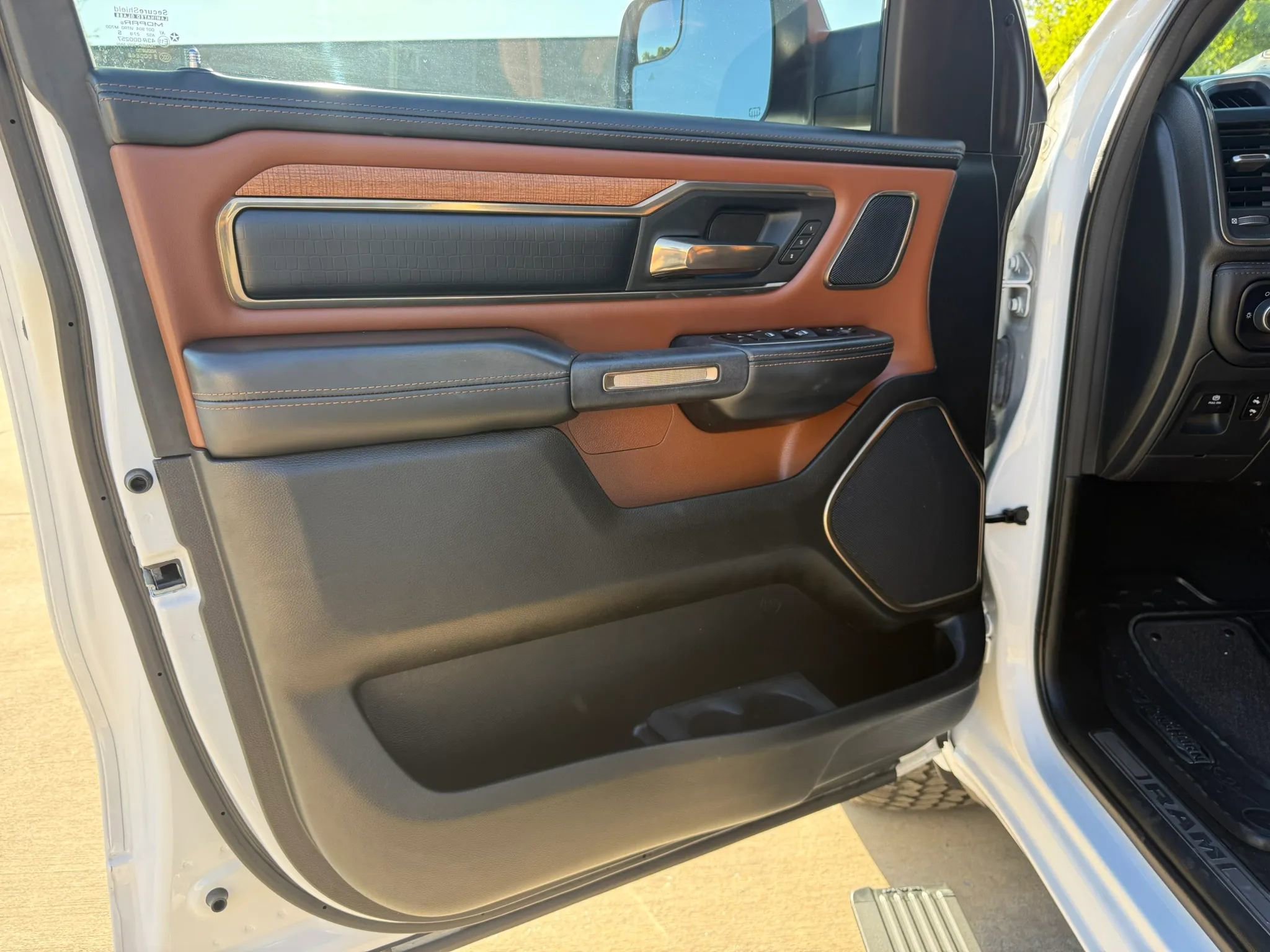 Used 2023 RAM 1500 Limited image 9