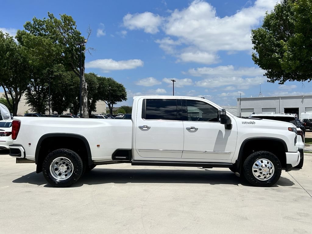 Used 2024 Chevrolet Silverado 3500 High Country w/ High Country Premium Package AWD/4WD image 3