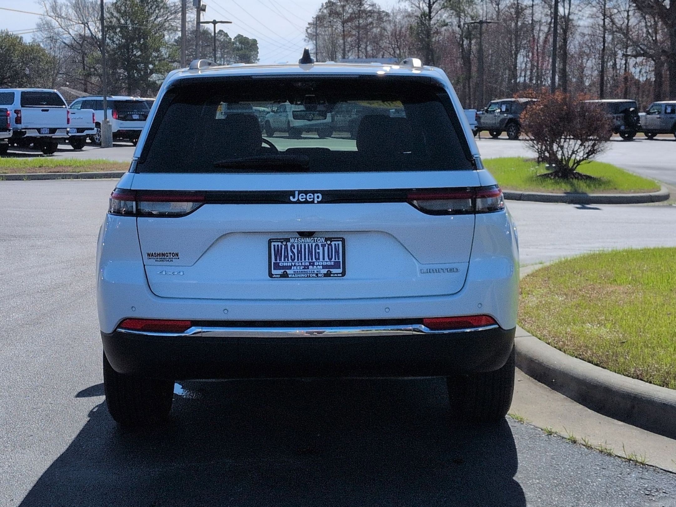 Used 2024 Jeep Grand Cherokee Limited w/ Luxury Tech Group II image 6