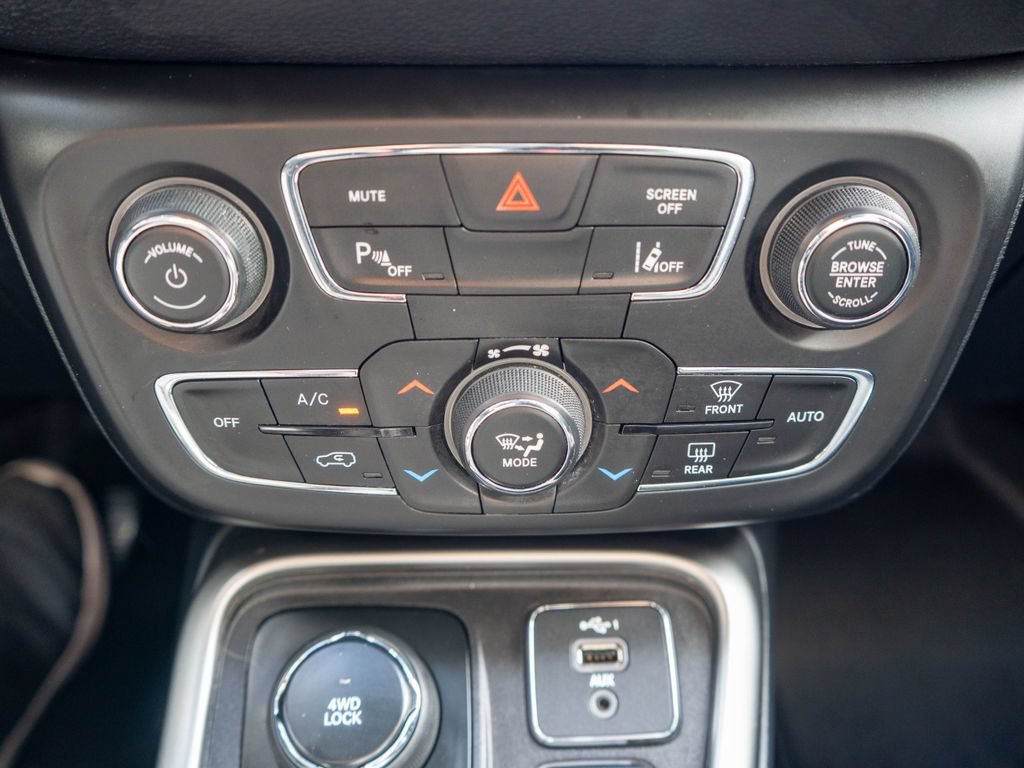 Used 2021 Jeep Compass Latitude w/ Sun and Sound Group AWD/4WD image 27