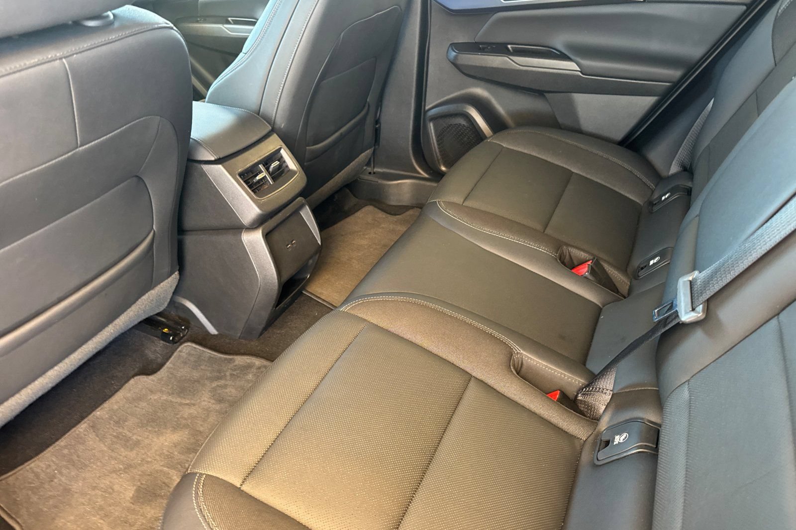 Used 2024 Chevrolet Equinox EV LT FWD image 12