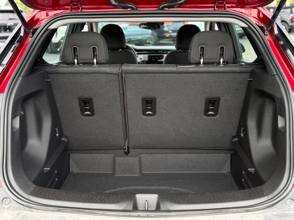 Used 2022 Chevrolet Bolt EUV LT w/ Comfort Package FWD image 24