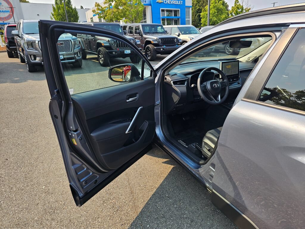 Used 2026 Toyota Corolla Cross XLE w/ Convenience Package AWD/4WD image 22