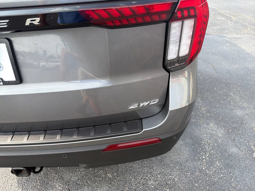 Used 2025 Ford Explorer Active AWD/4WD image 7
