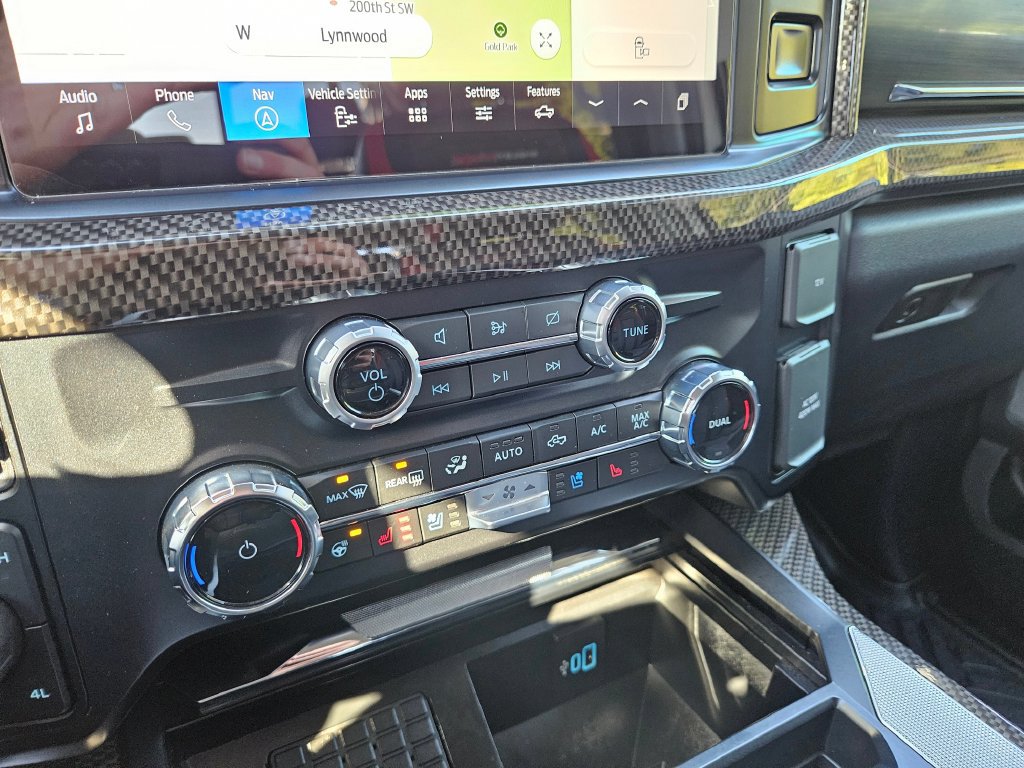 Used 2024 Ford F250 Lariat w/ Lariat Ultimate Package AWD/4WD image 32