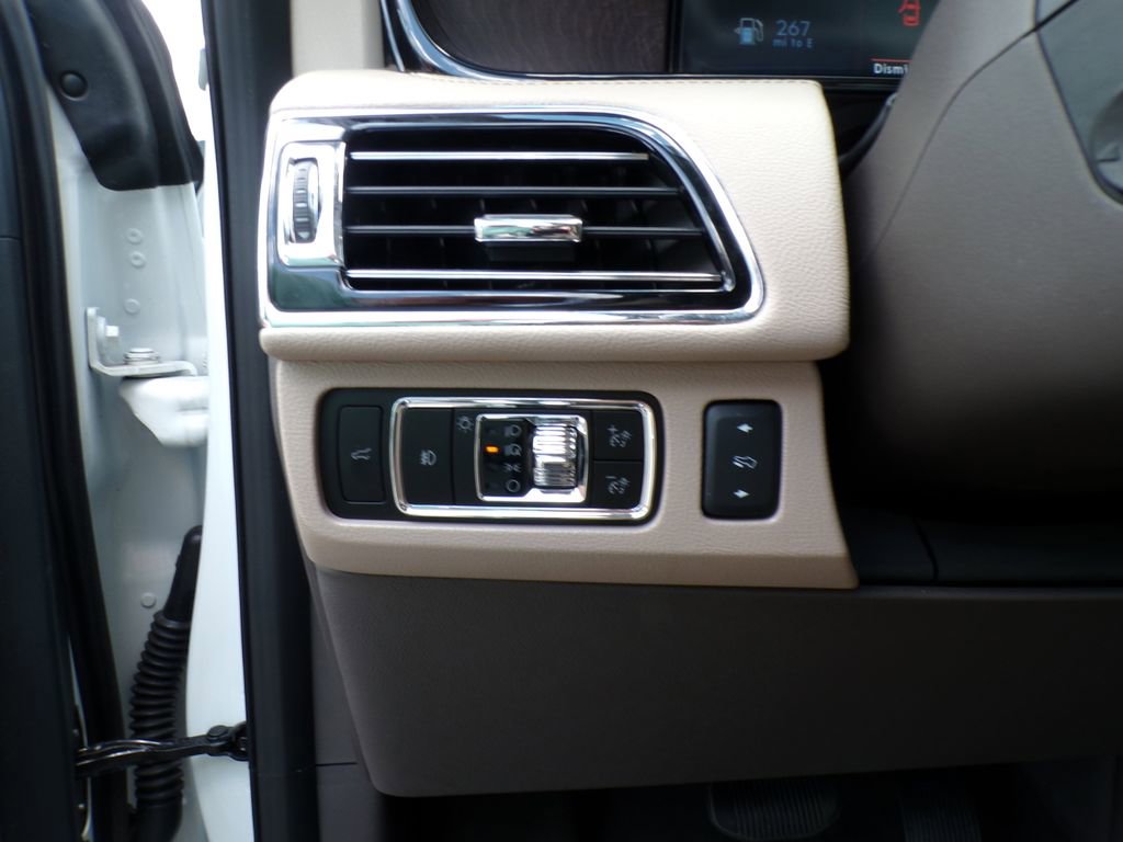 Used 2024 Lincoln Navigator L Reserve image 14