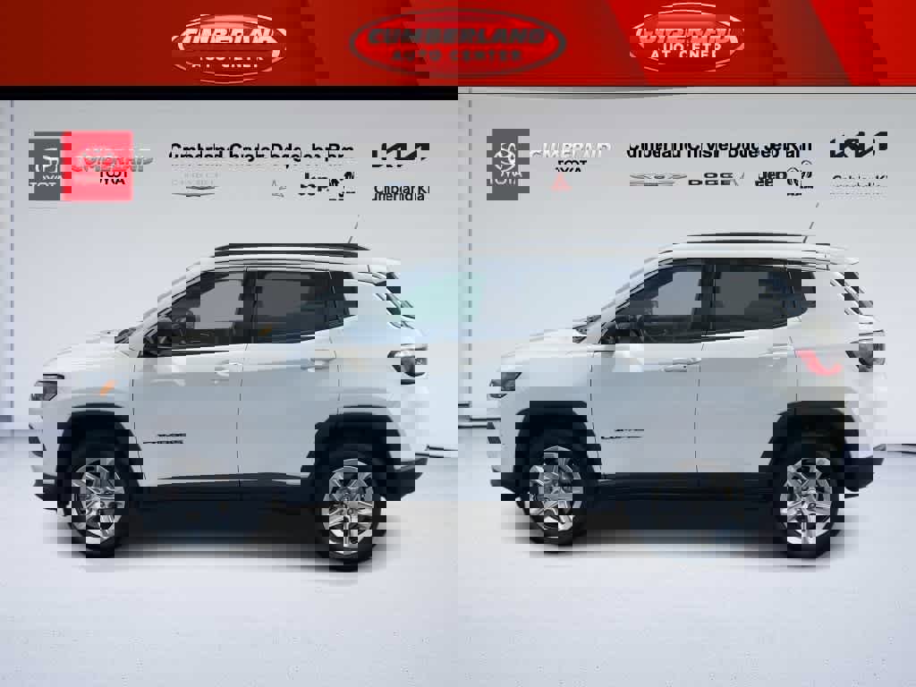 Used 2023 Jeep Compass Latitude image 5