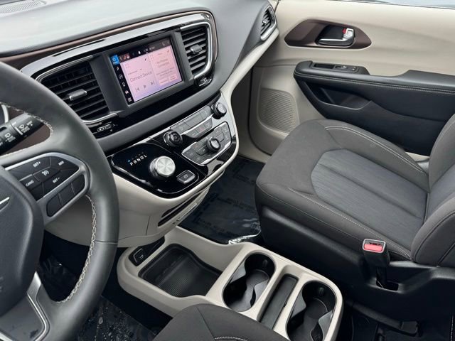 Used 2023 Chrysler Voyager LX image 17