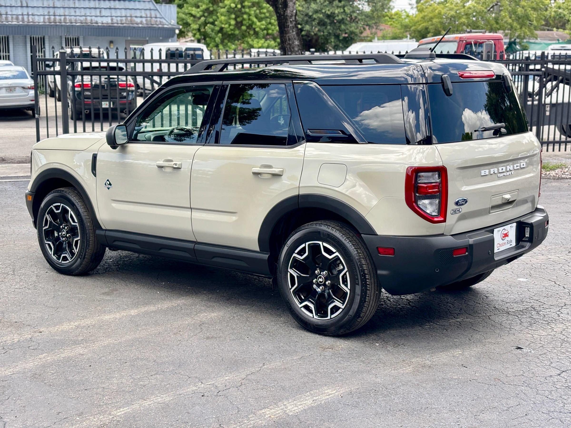 Used 2025 Ford Bronco Sport Outer Banks w/ Outer Banks Tech Package+ AWD/4WD image 4