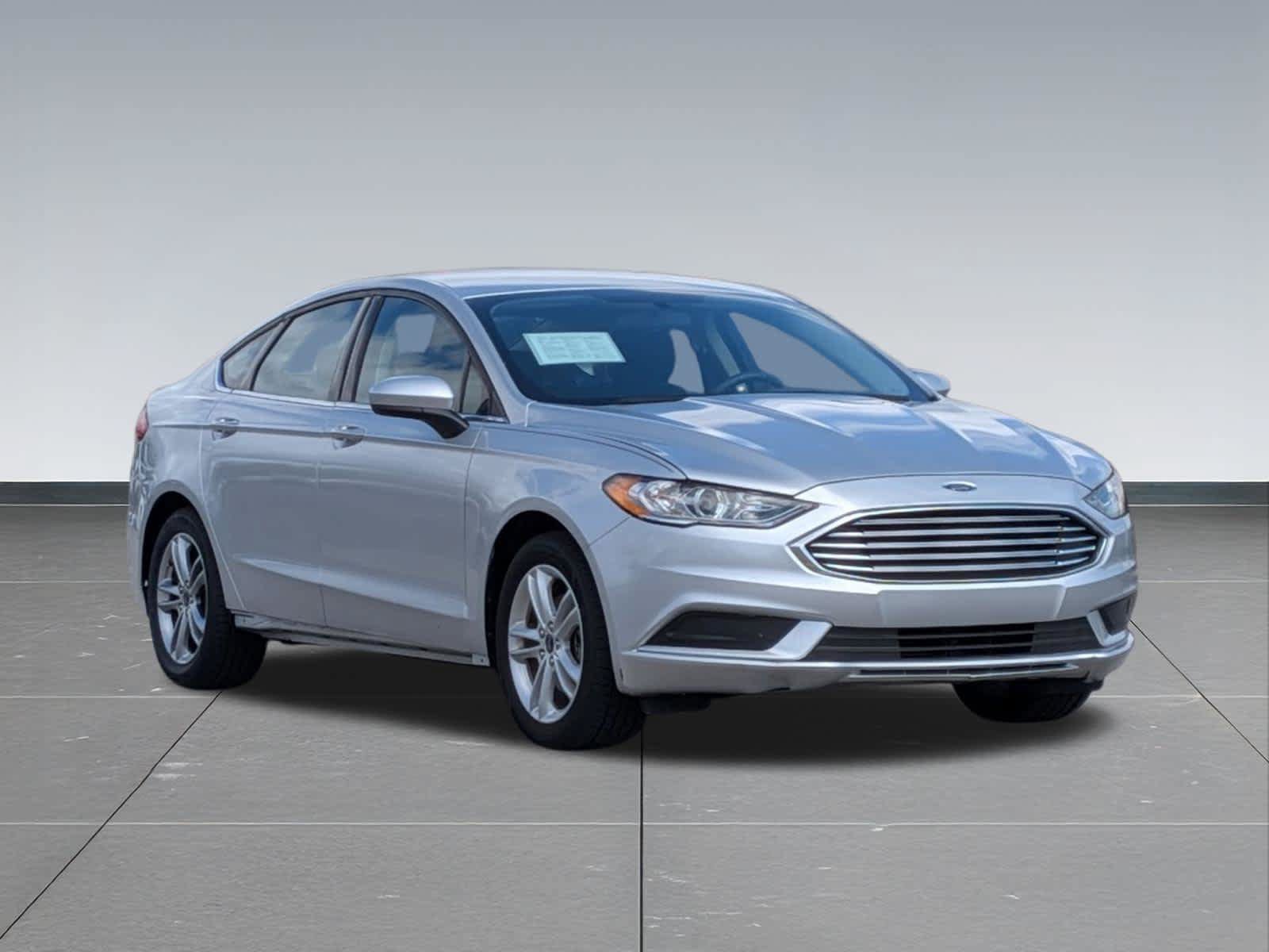 Used 2018 Ford Fusion SE w/ Fusion SE Technology Package FWD image 8