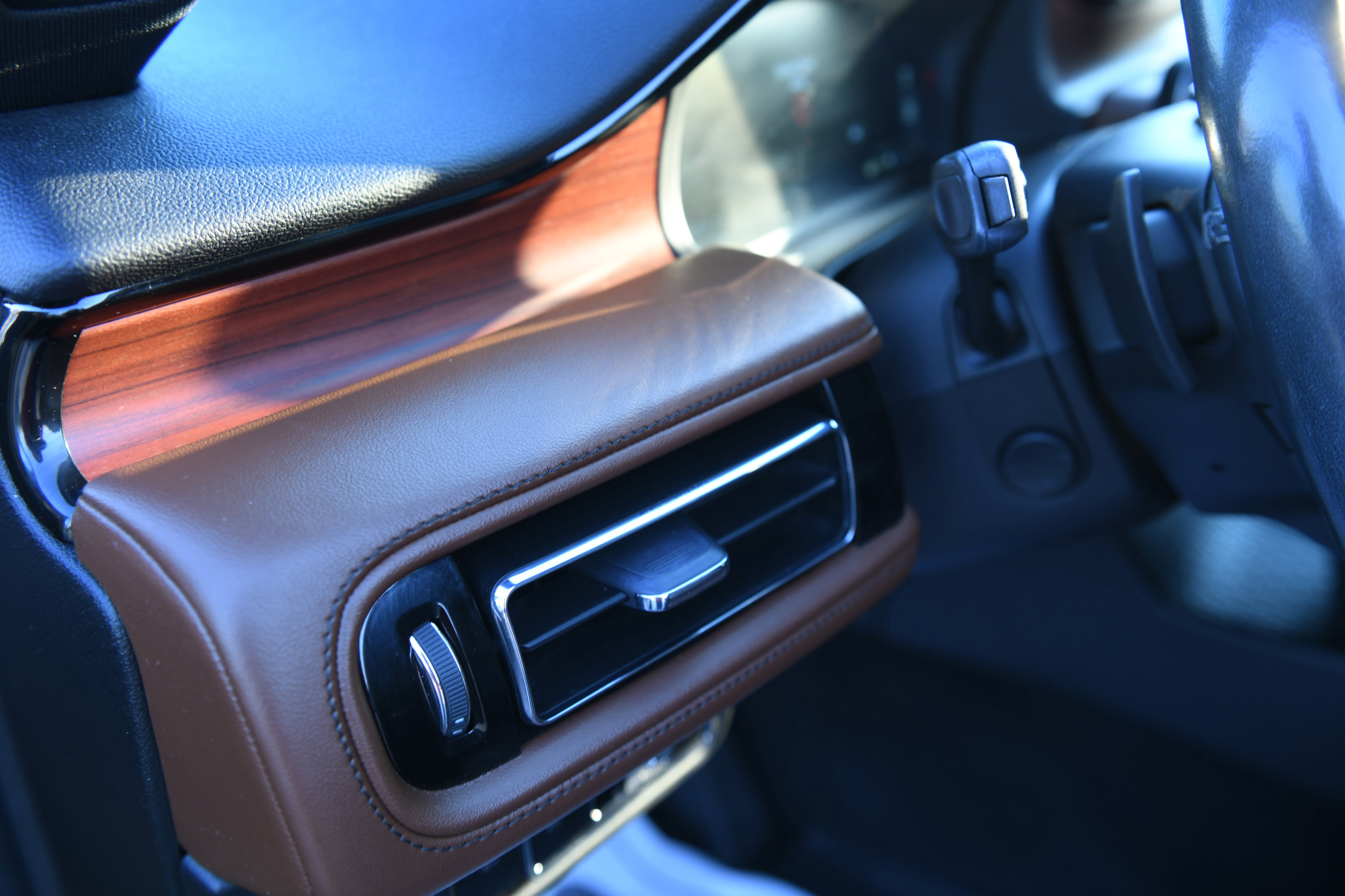 Used 2023 Lincoln Aviator Reserve w/ Equipment Group 201A image 23