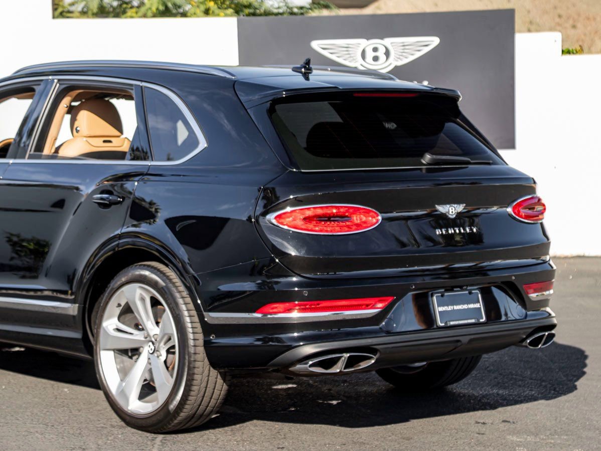 Used 2023 Bentley Bentayga image 14