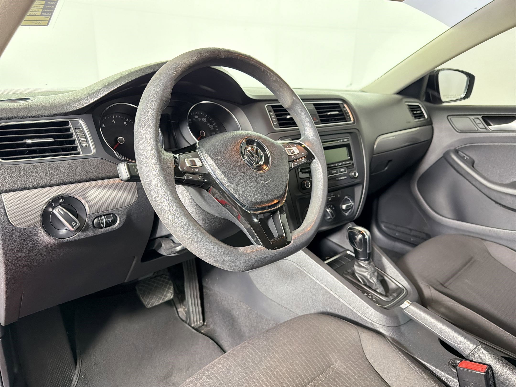 Used 2015 Volkswagen Jetta SE FWD image 4