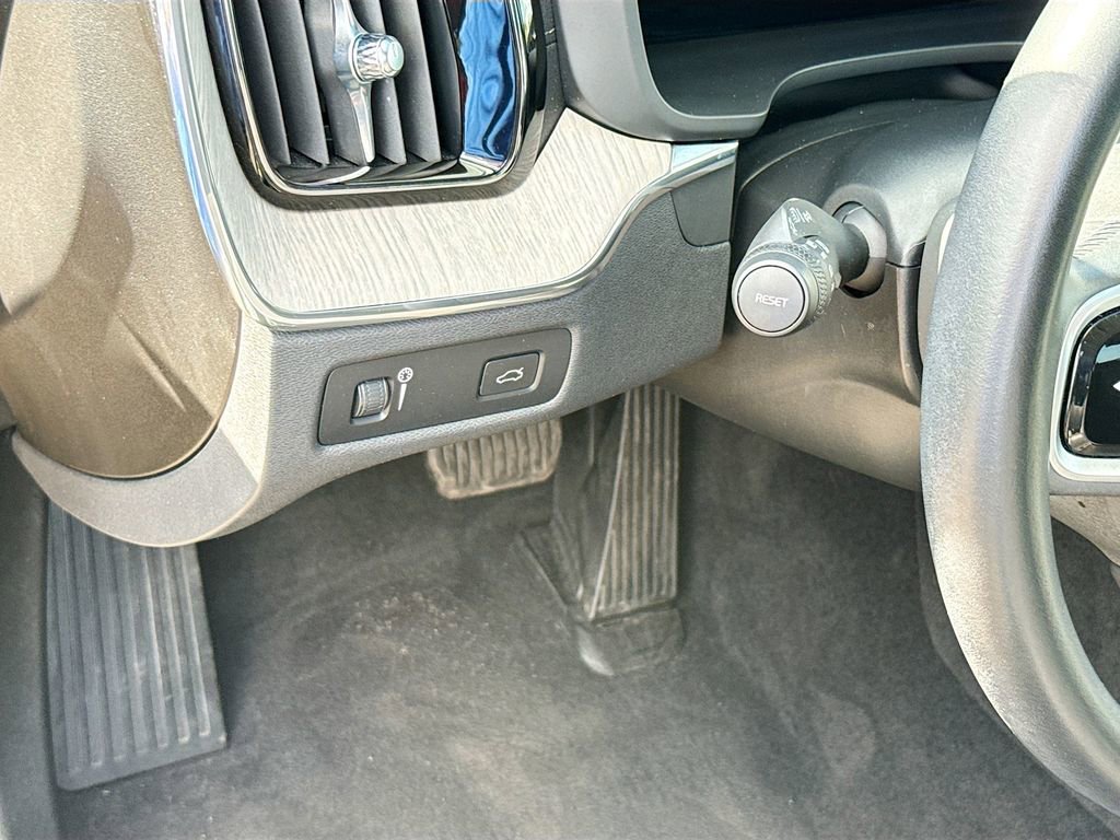 Used 2022 Volvo XC60 B6 Inscription w/ Advanced Package image 11