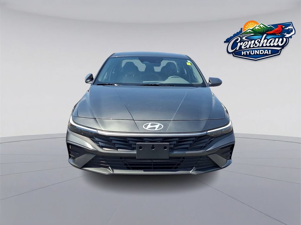 Used 2025 Hyundai Elantra SE FWD image 2