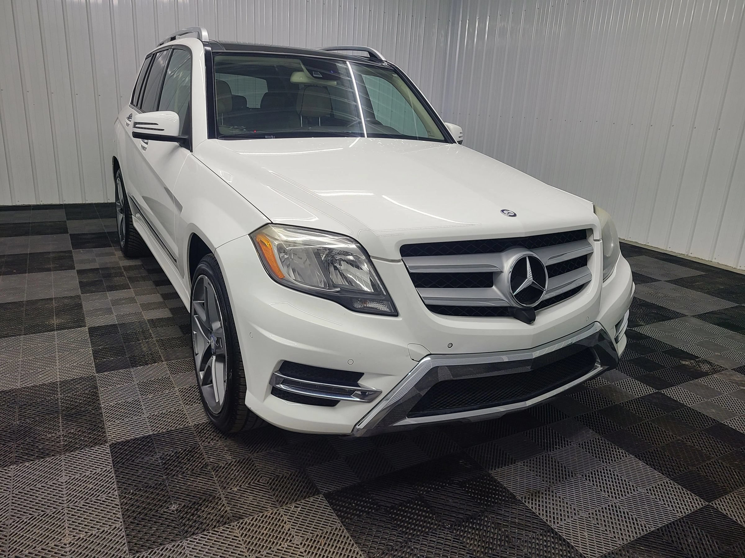 Used 2014 Mercedes-Benz GLK 350 4MATIC w/ Premium 1 Package image 5