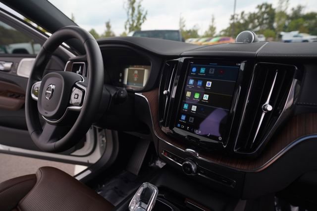 Used 2023 Volvo XC60 T8 Ultimate w/ Climate Package image 28