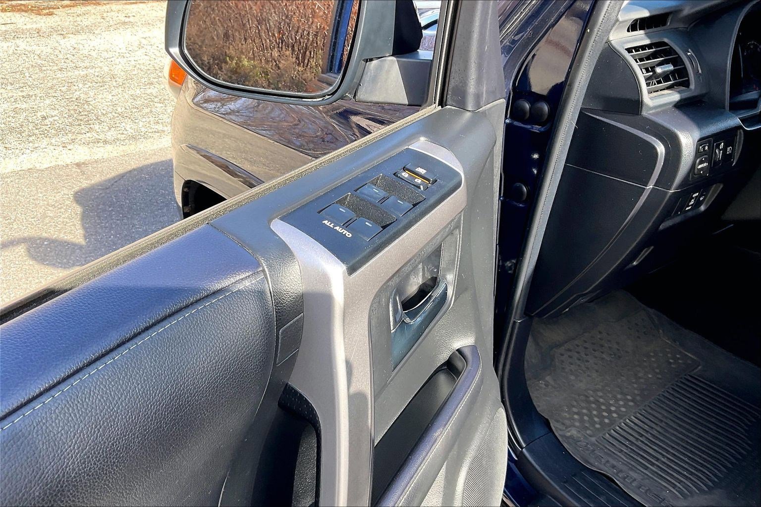 Used 2022 Toyota 4Runner SR5 image 33