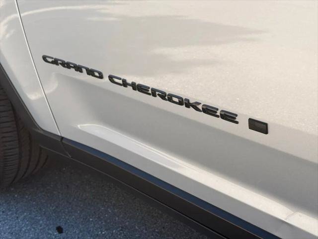 Certified 2023 Jeep Grand Cherokee Altitude AWD/4WD image 30