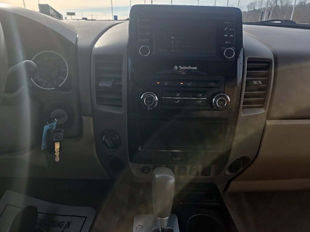 Used 2015 Nissan Titan SV w/ SV Value Truck Package image 18