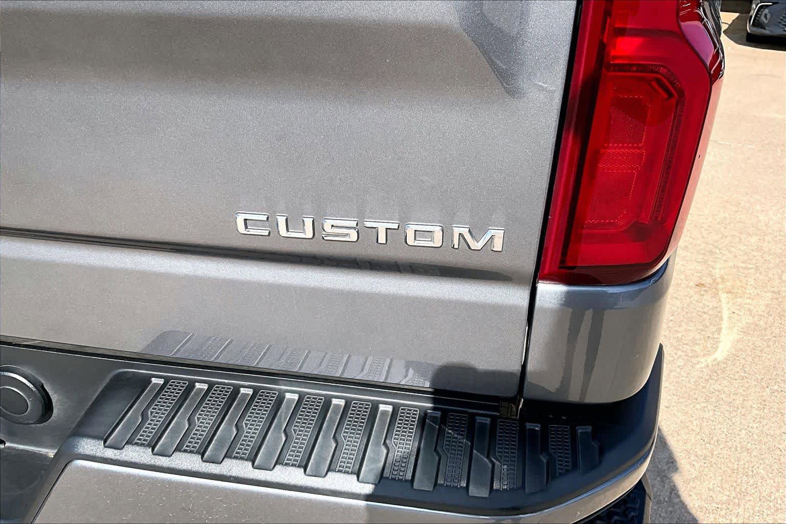 Used 2022 Chevrolet Silverado 1500 Custom w/ Safety Confidence Package AWD/4WD image 10