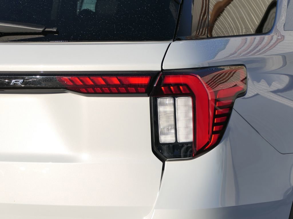 Used 2025 Ford Explorer Active w/ Active Comfort Package image 5