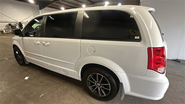 Used 2015 Dodge Grand Caravan SE w/ Quick Order Package 29E SE image 3