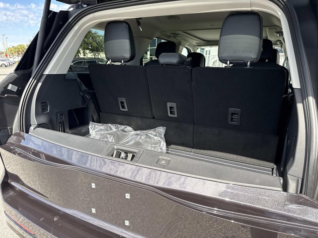 New 2026 Lincoln Navigator Reserve AWD/4WD image 13