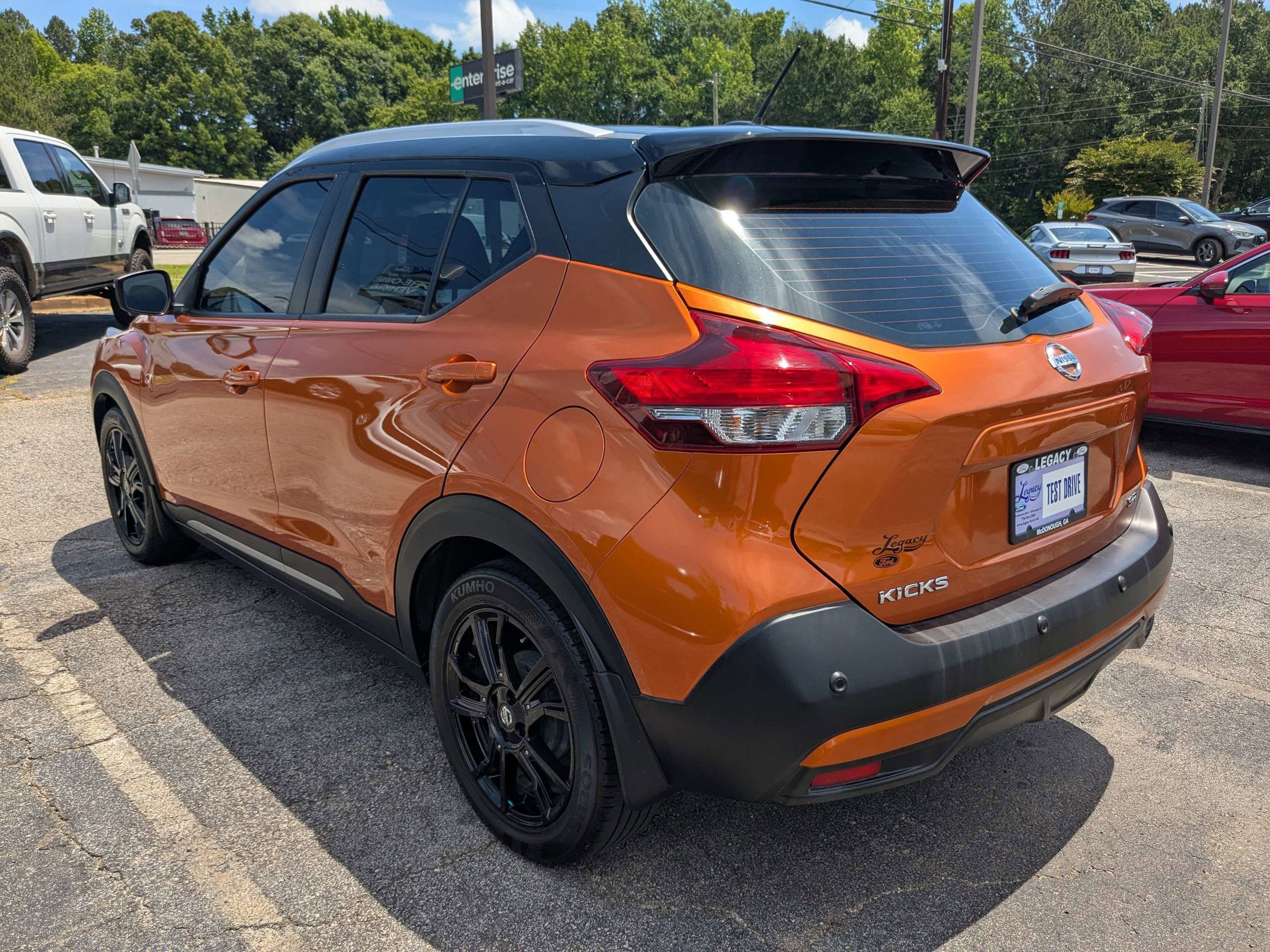Used 2020 Nissan Kicks SR w/ SR Premium Package FWD image 6