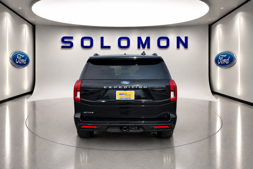 Certified 2025 Ford Expedition Active AWD/4WD image 6