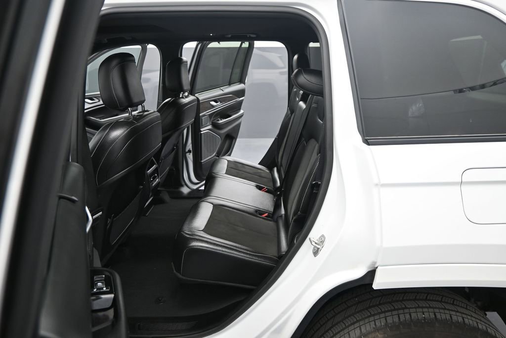 Used 2024 Jeep Grand Cherokee Altitude AWD/4WD image 27