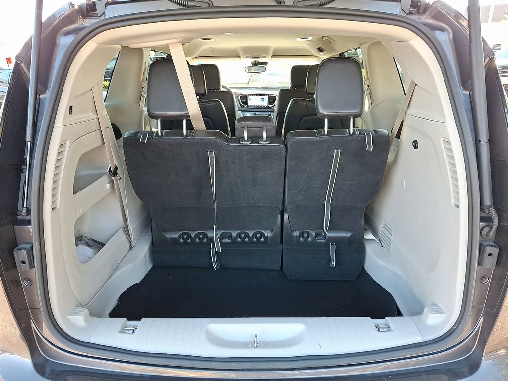 Used 2023 Chrysler Pacifica Touring-L FWD image 30