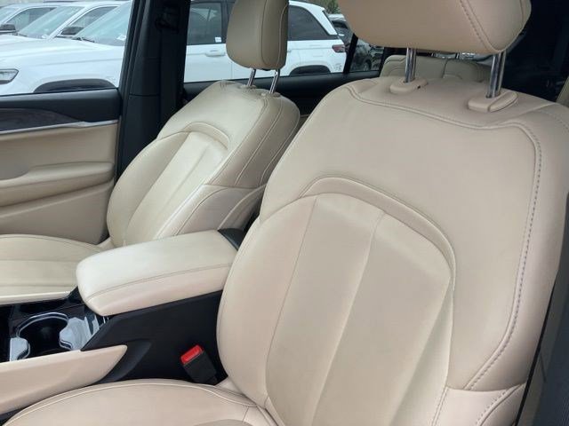 Certified 2023 Jeep Grand Cherokee L Limited w/ Black Appearance Package AWD/4WD image 12