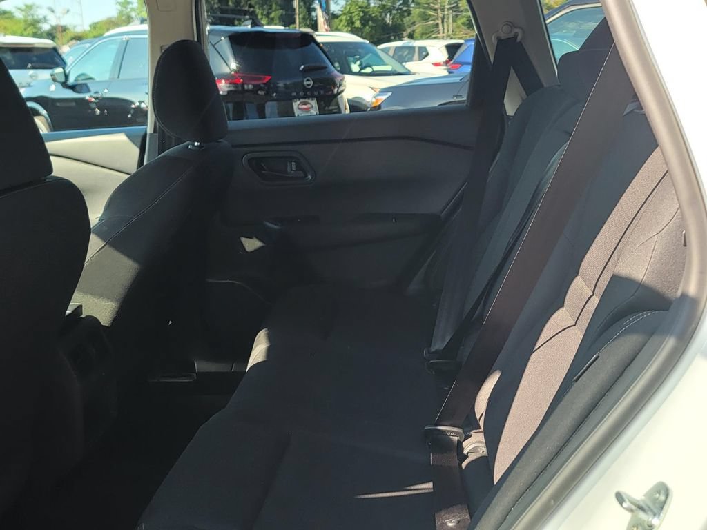Used 2024 Nissan Rogue S AWD/4WD image 17