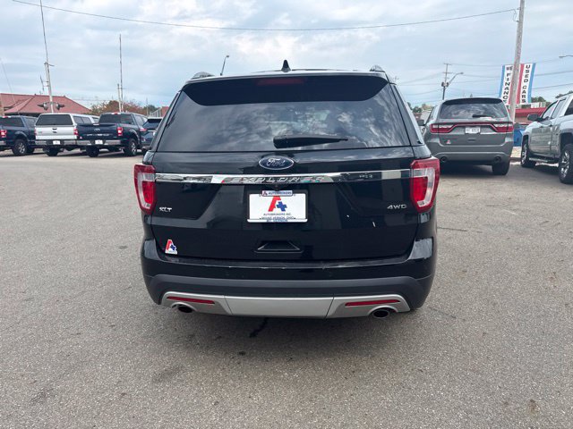 Used 2017 Ford Explorer XLT AWD/4WD image 4
