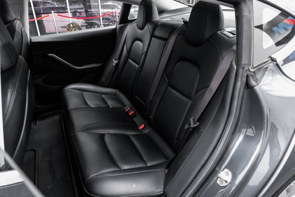 Used 2018 Tesla Model 3 Long Range RWD image 38