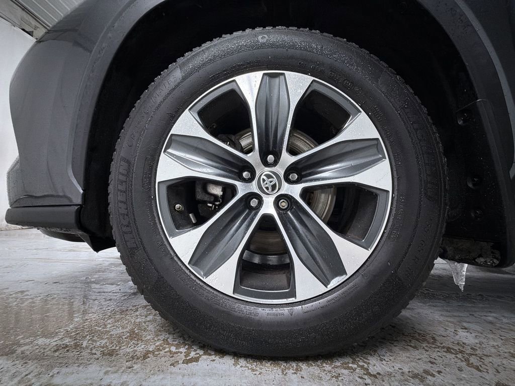 Used 2020 Toyota Highlander XLE image 13