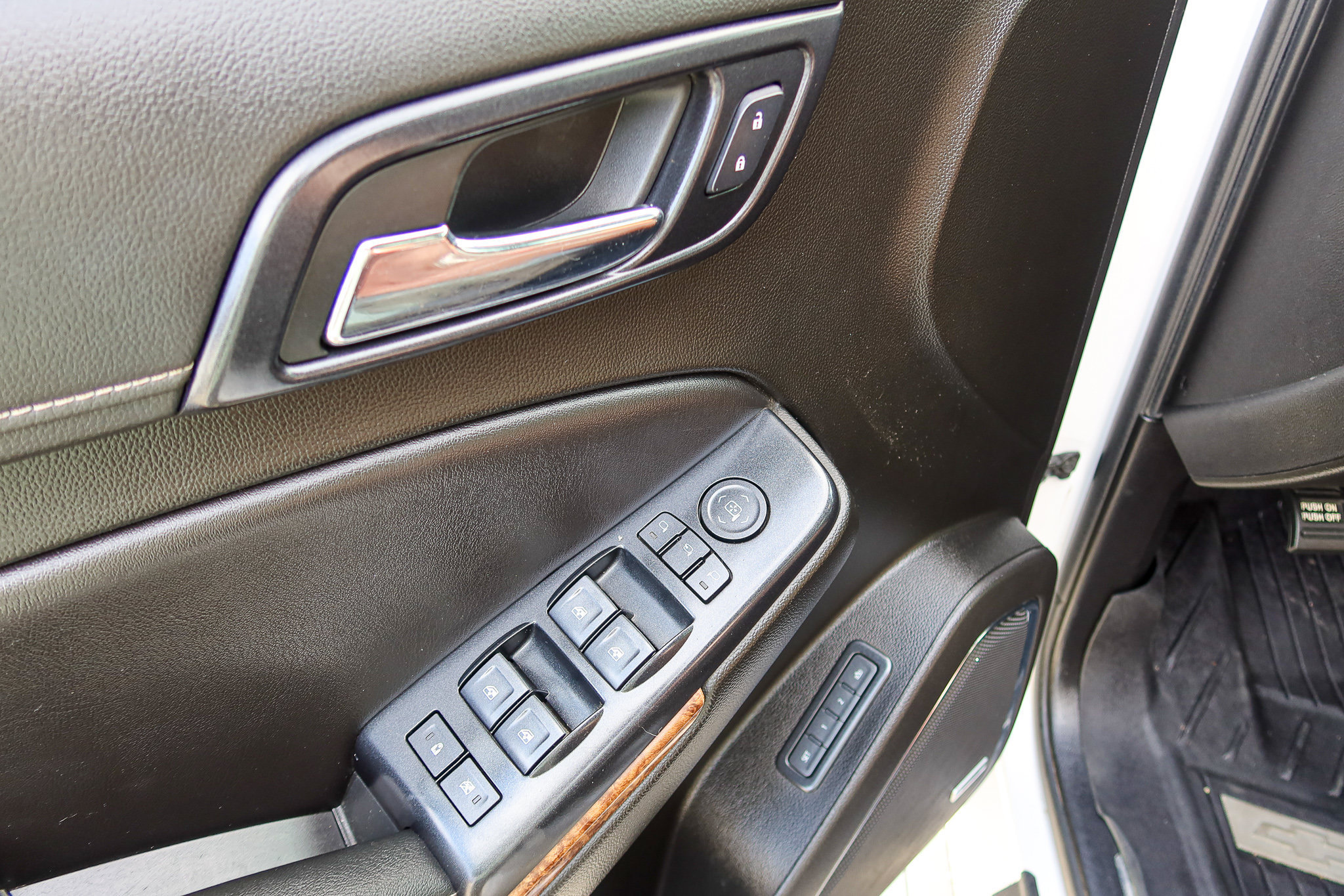 Used 2019 Chevrolet Tahoe Premier w/ Premier Plus Edition AWD/4WD image 18