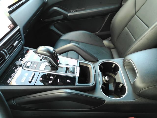 Used 2020 Porsche Cayenne AWD/4WD image 40