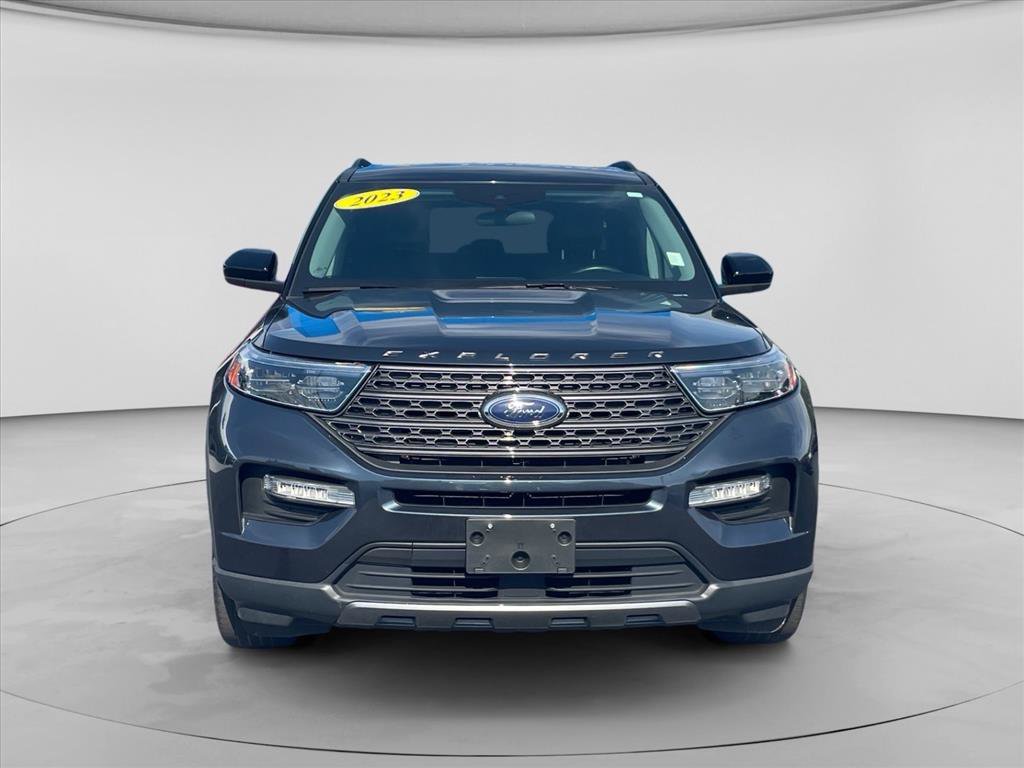 Used 2023 Ford Explorer XLT w/ Equipment Group 202A AWD/4WD image 2